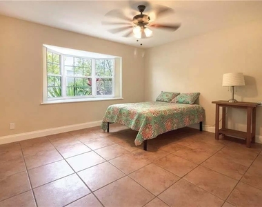 421 Palm Avenue N - Photo Thumbnail 17