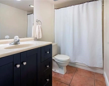 421 Palm Avenue N - Photo Thumbnail 19