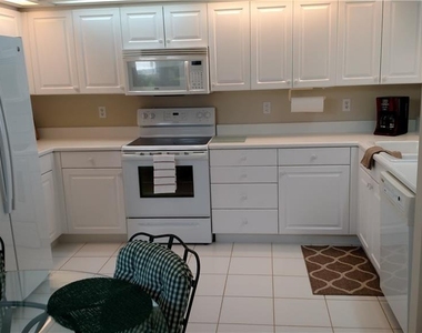 8718 53rd Terrace E - Photo Thumbnail 6