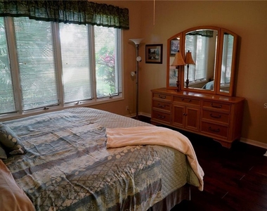 8718 53rd Terrace E - Photo Thumbnail 9
