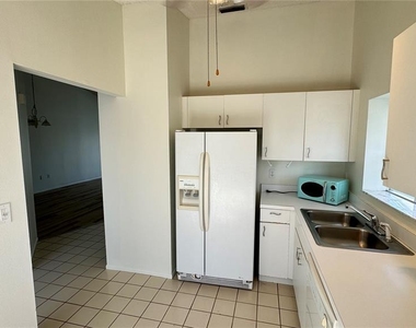 950 Waterside Lane - Photo Thumbnail 7