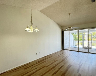 950 Waterside Lane - Photo Thumbnail 2