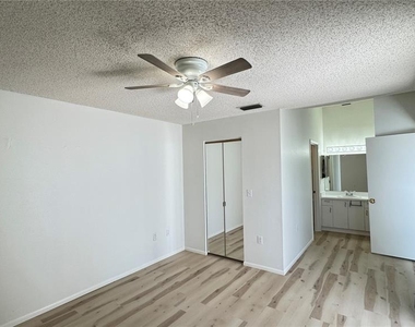 950 Waterside Lane - Photo Thumbnail 9