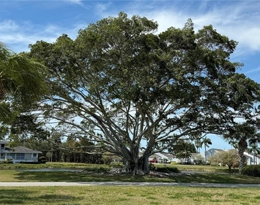 950 Waterside Lane - Photo Thumbnail 28