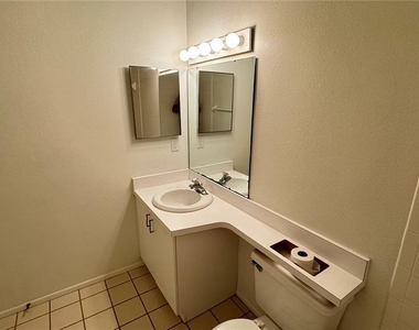 950 Waterside Lane - Photo Thumbnail 17