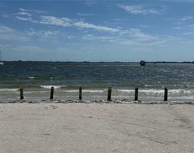 950 Waterside Lane - Photo Thumbnail 35