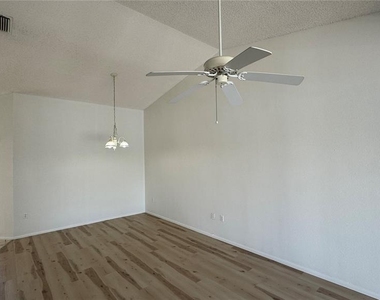 950 Waterside Lane - Photo Thumbnail 5