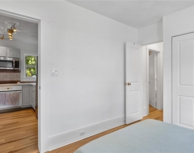 918 16th Street W - Photo Thumbnail 20