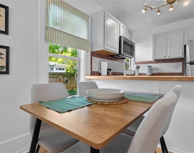 918 16th Street W - Photo Thumbnail 14