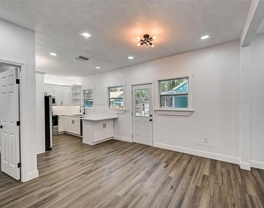 1622 Ballard Park Drive - Photo Thumbnail 6