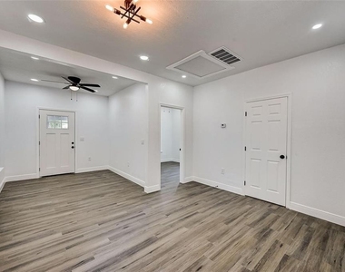 1622 Ballard Park Drive - Photo Thumbnail 13