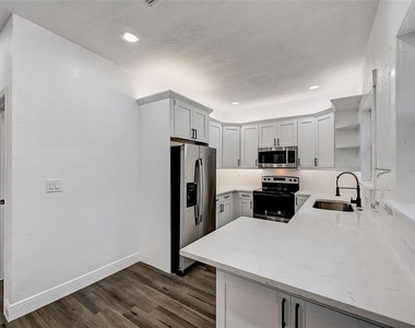 1622 Ballard Park Drive - Photo Thumbnail 8