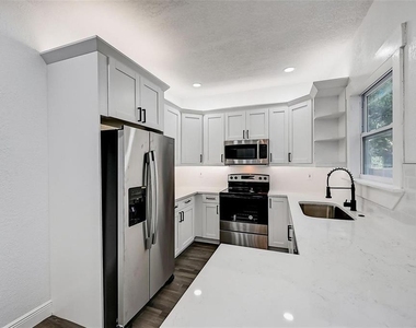 1622 Ballard Park Drive - Photo Thumbnail 10