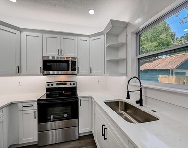1622 Ballard Park Drive - Photo Thumbnail 9