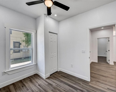 1622 Ballard Park Drive - Photo Thumbnail 17