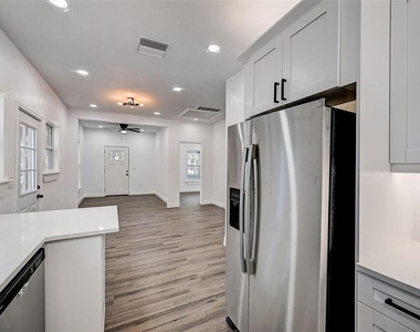 1622 Ballard Park Drive - Photo Thumbnail 11