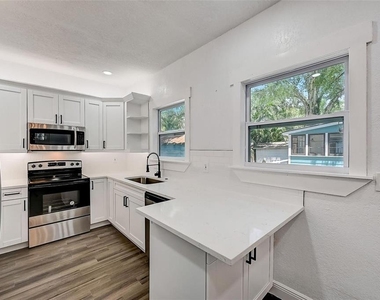 1622 Ballard Park Drive - Photo Thumbnail 7