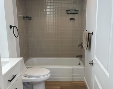 1064 Lincoln Street - Photo Thumbnail 8