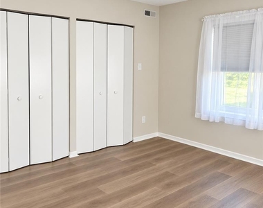 2677 Rolling Green Drive - Photo Thumbnail 10