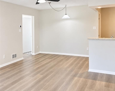 2677 Rolling Green Drive - Photo Thumbnail 2