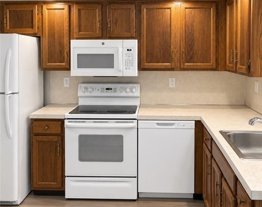 2677 Rolling Green Drive - Photo Thumbnail 3