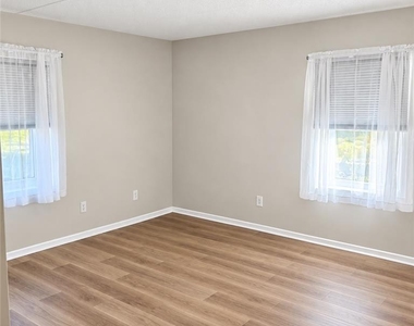 2677 Rolling Green Drive - Photo Thumbnail 9