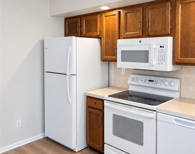 2677 Rolling Green Drive - Photo Thumbnail 4