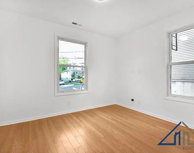 695 Palisade Avenue - Photo Thumbnail 8
