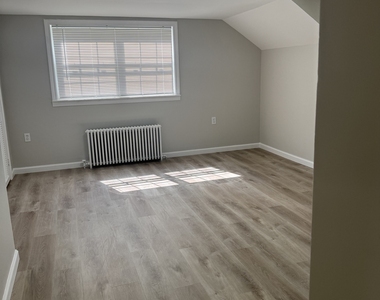 29 Glastonbury Avenue - Photo Thumbnail 17