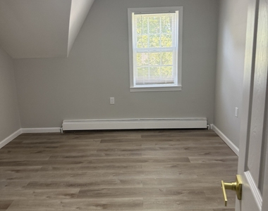 29 Glastonbury Avenue - Photo Thumbnail 14