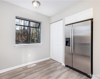 266 Conestoga Way - Photo Thumbnail 3