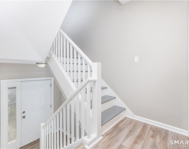 266 Conestoga Way - Photo Thumbnail 8
