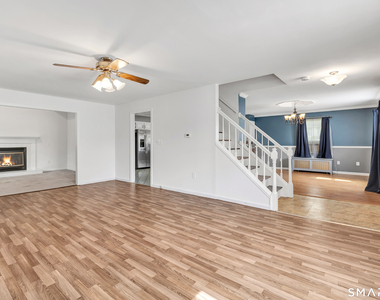 72 Bennett Avenue - Photo Thumbnail 6