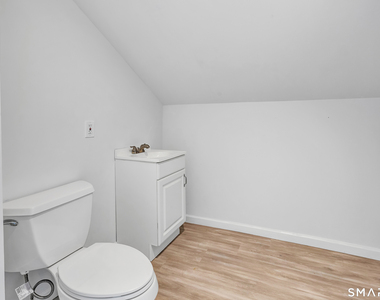 72 Bennett Avenue - Photo Thumbnail 30