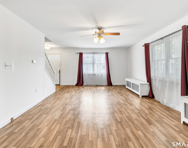 72 Bennett Avenue - Photo Thumbnail 5