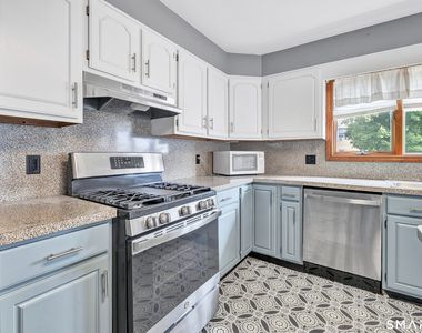 72 Bennett Avenue - Photo Thumbnail 17