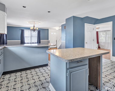 72 Bennett Avenue - Photo Thumbnail 18