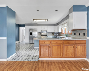 72 Bennett Avenue - Photo Thumbnail 13