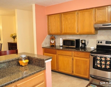 605 Sand Stone Drive - Photo Thumbnail 3