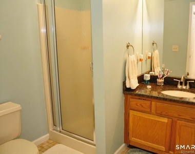 605 Sand Stone Drive - Photo Thumbnail 13