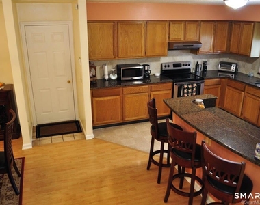 605 Sand Stone Drive - Photo Thumbnail 10