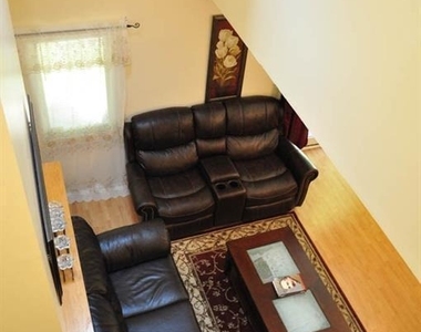 605 Sand Stone Drive - Photo Thumbnail 11