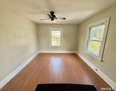 209-211 Davis Street - Photo Thumbnail 6