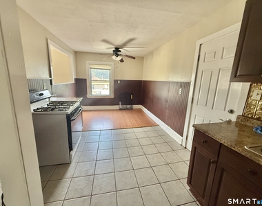 209-211 Davis Street - Photo Thumbnail 2