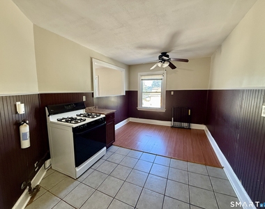 209-211 Davis Street - Photo Thumbnail 3