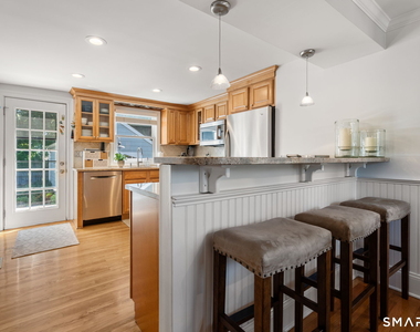 717 Riverside Drive - Photo Thumbnail 12