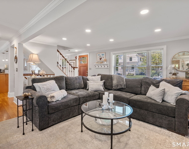 717 Riverside Drive - Photo Thumbnail 3