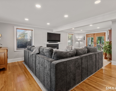 717 Riverside Drive - Photo Thumbnail 6