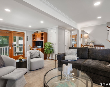 717 Riverside Drive - Photo Thumbnail 4