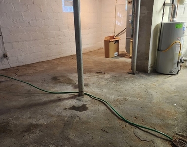 2307 Bensonia Avenue - Photo Thumbnail 9